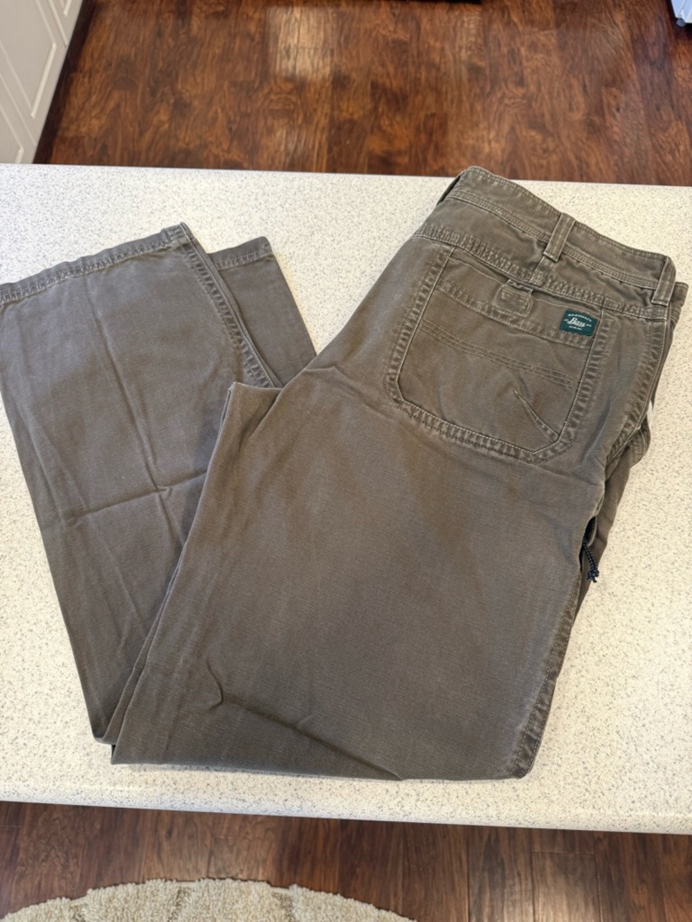 G.H. Bass & Co. Men's cargo Pants in Brown